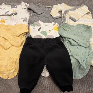 Bundle of Unisex Burt’s Bees Baby/Carter’s for Newborns